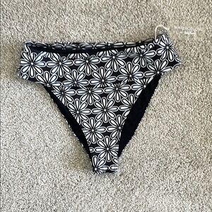 NWT Kenny Flowers The PEDREGAL Black and White Floral Bikini Bottom Size S